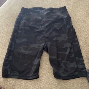 Sarin Mathews size small black camo biker shorts
